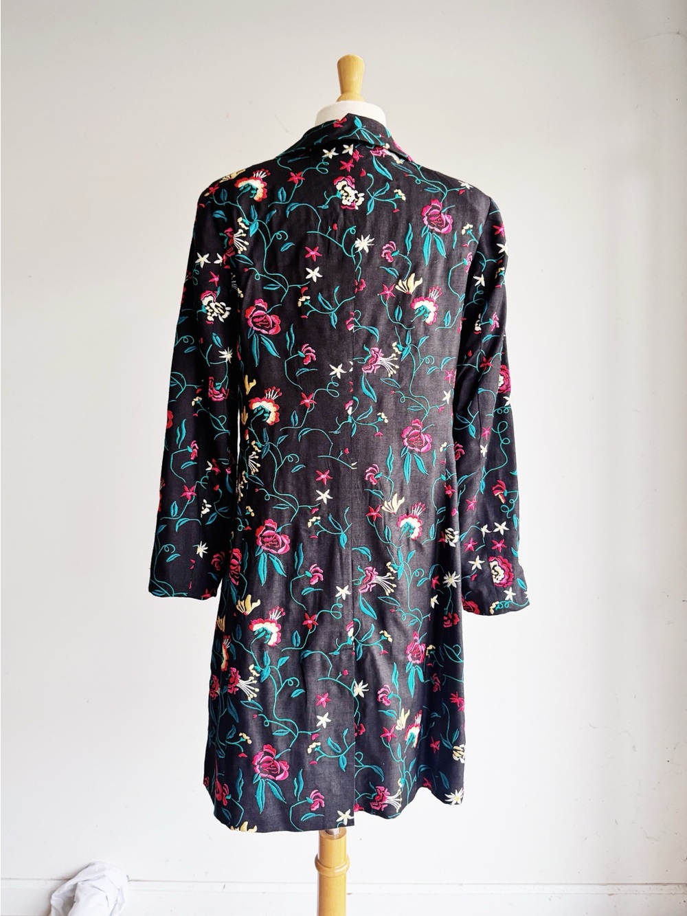 David Brooks Raw Silk Embroidered Floral Long Jacket Black M - Picture 4 of 7